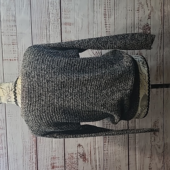 Forever21 crew neck knit sweater - Picture 6 of 7